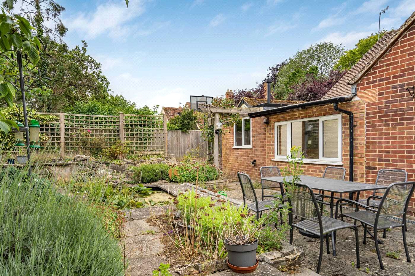 3 bedroom Bungalow for sale in Haddenham, Aylesbury, Buckinghamshire
