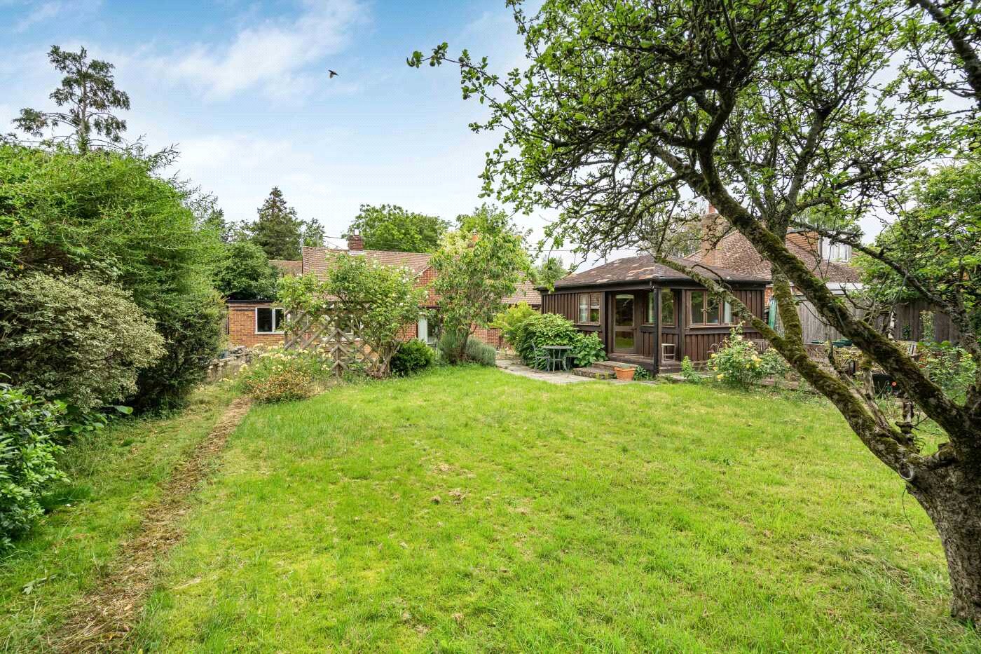 3 bedroom Bungalow for sale in Haddenham, Aylesbury, Buckinghamshire