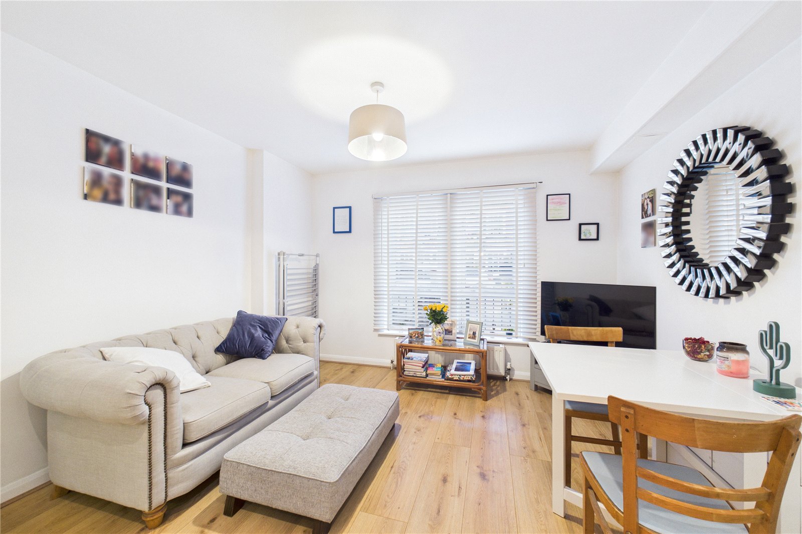 1 bedroom Flat to let in High Street, Theale, Reading