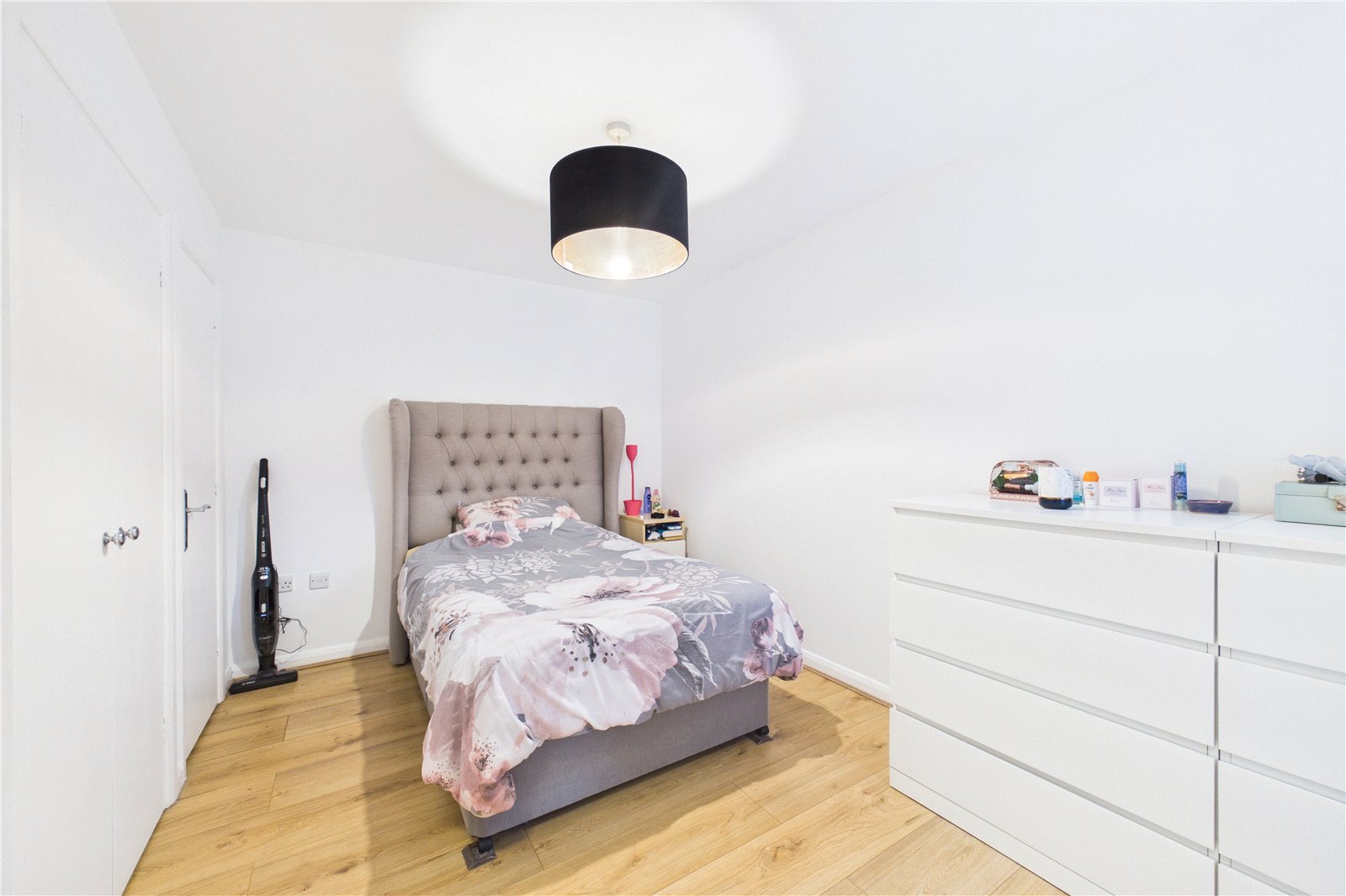 1 bedroom Flat to let in High Street, Theale, Reading