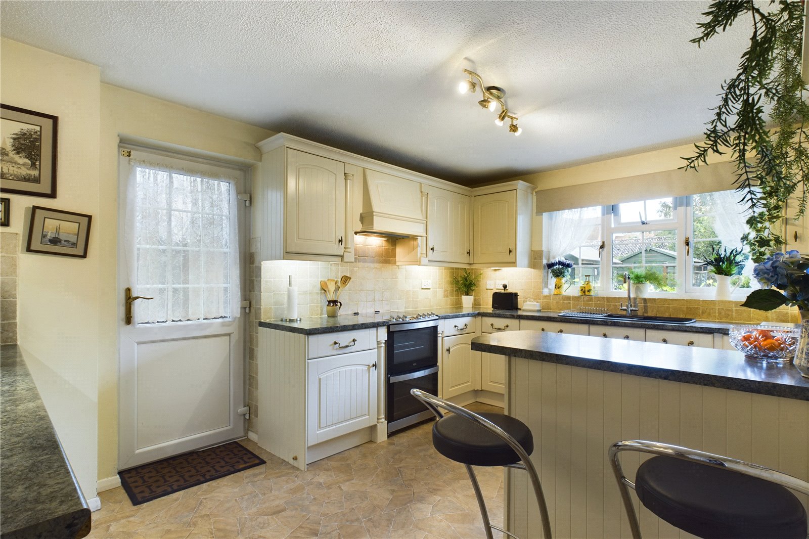 4 bedroom House for sale in Bradfield Southend, Reading, Berkshire