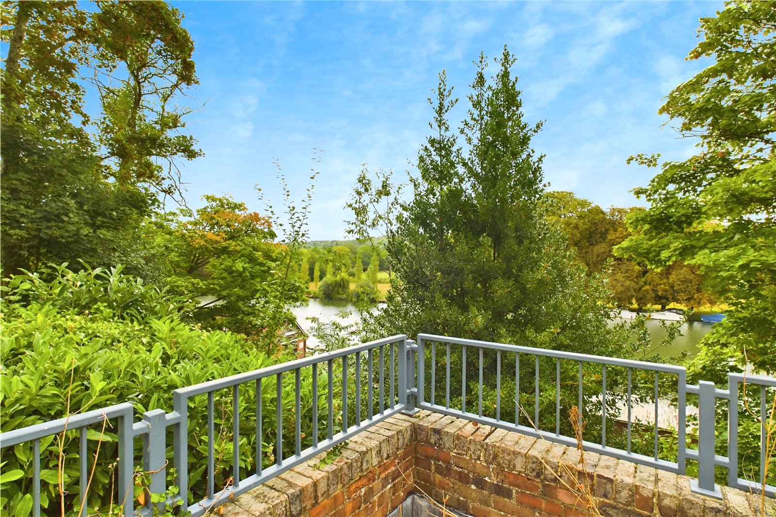 2 bedroom Flat for sale in Pangbourne, Reading, Berkshire