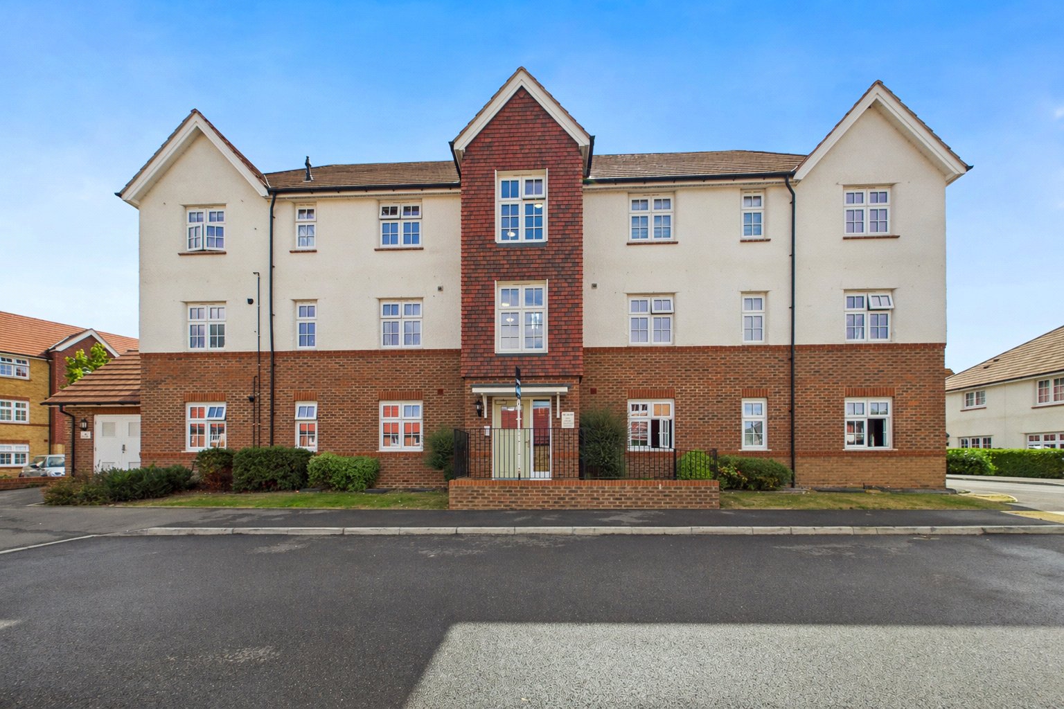 2 bedroom Flat for sale in Arborfield Green, Reading, Berkshire