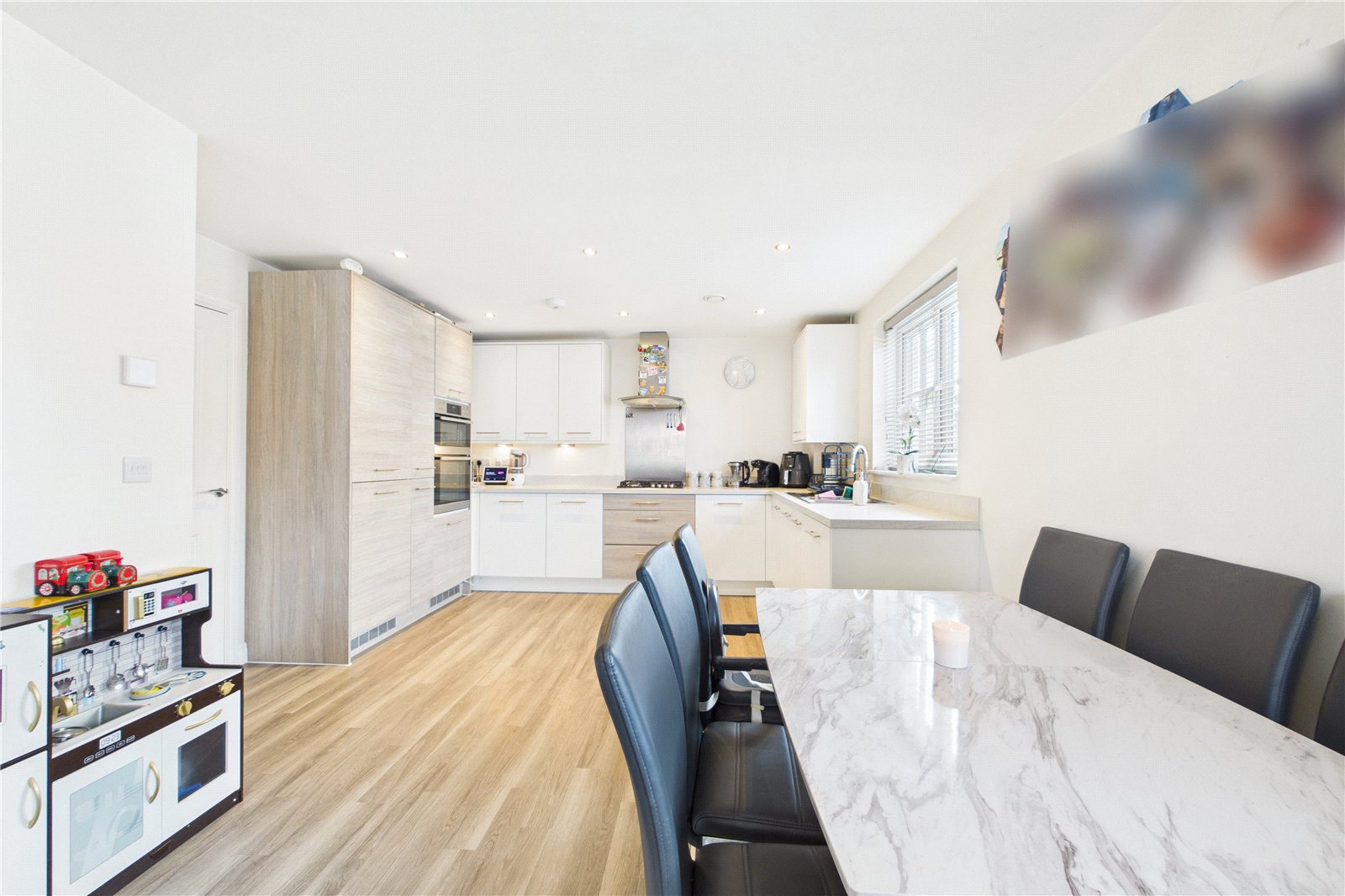 2 bedroom Flat for sale in Arborfield Green, Reading, Berkshire