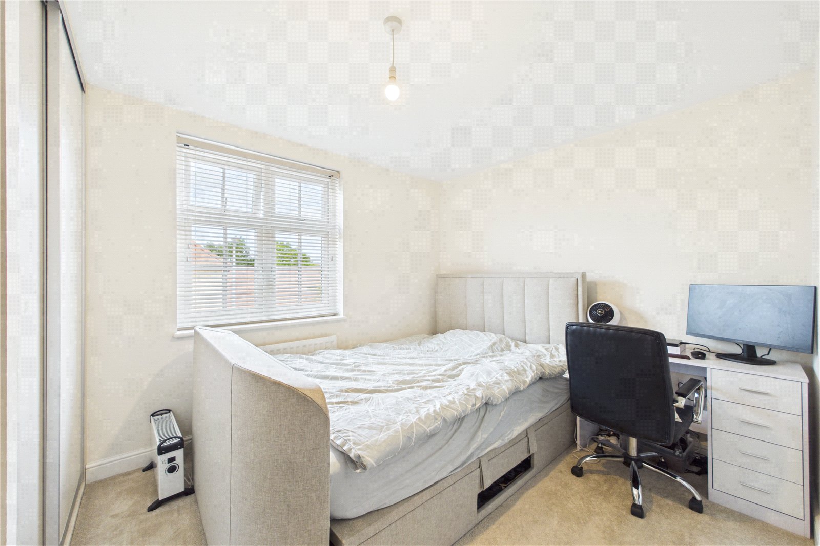 2 bedroom Flat for sale in Arborfield Green, Reading, Berkshire