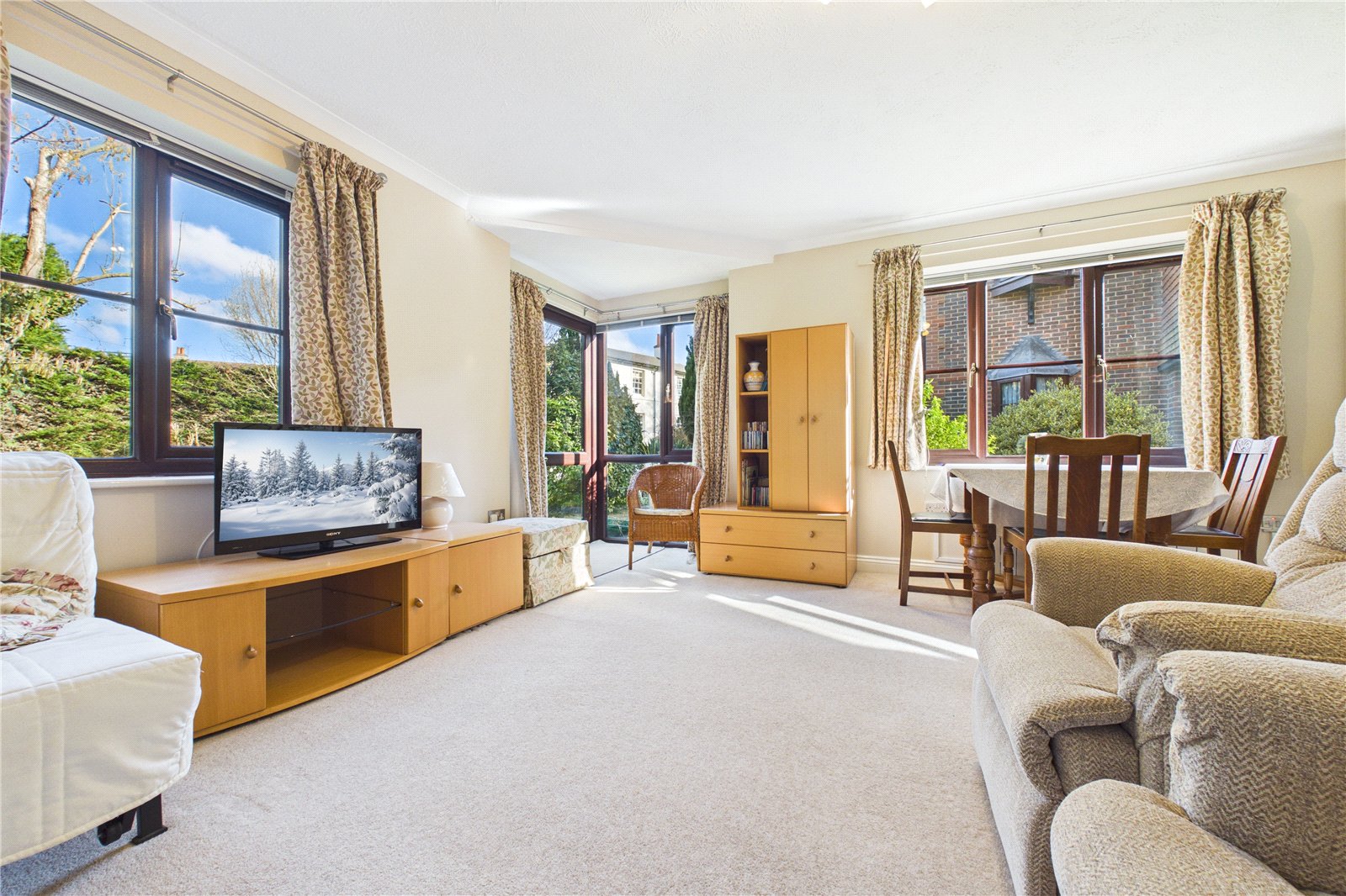2 bedroom Flat for sale in Station Road, Pangbourne, Reading