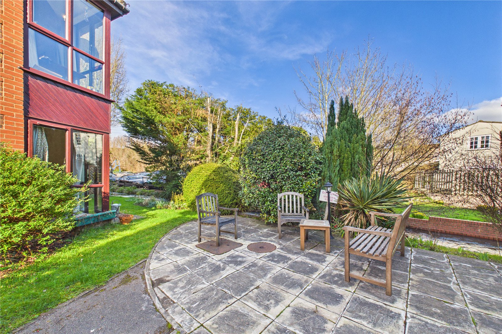 2 bedroom Flat for sale in Station Road, Pangbourne, Reading