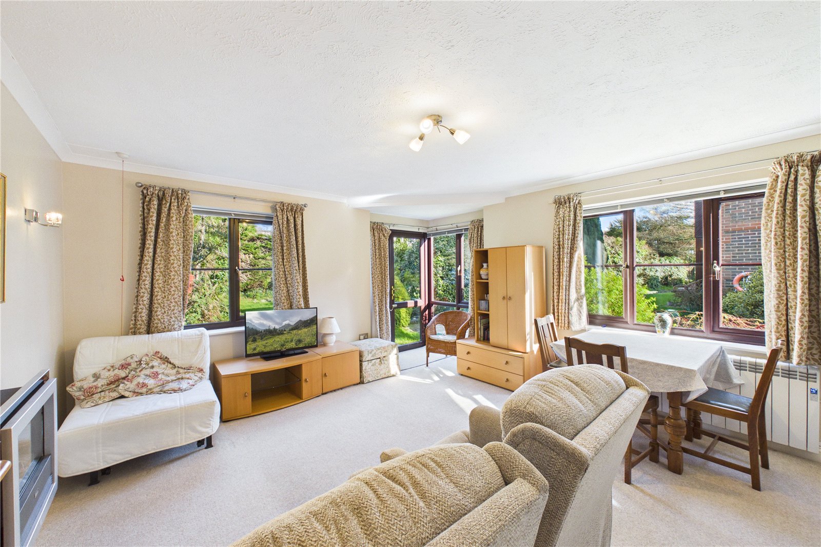 2 bedroom Flat for sale in Station Road, Pangbourne, Reading