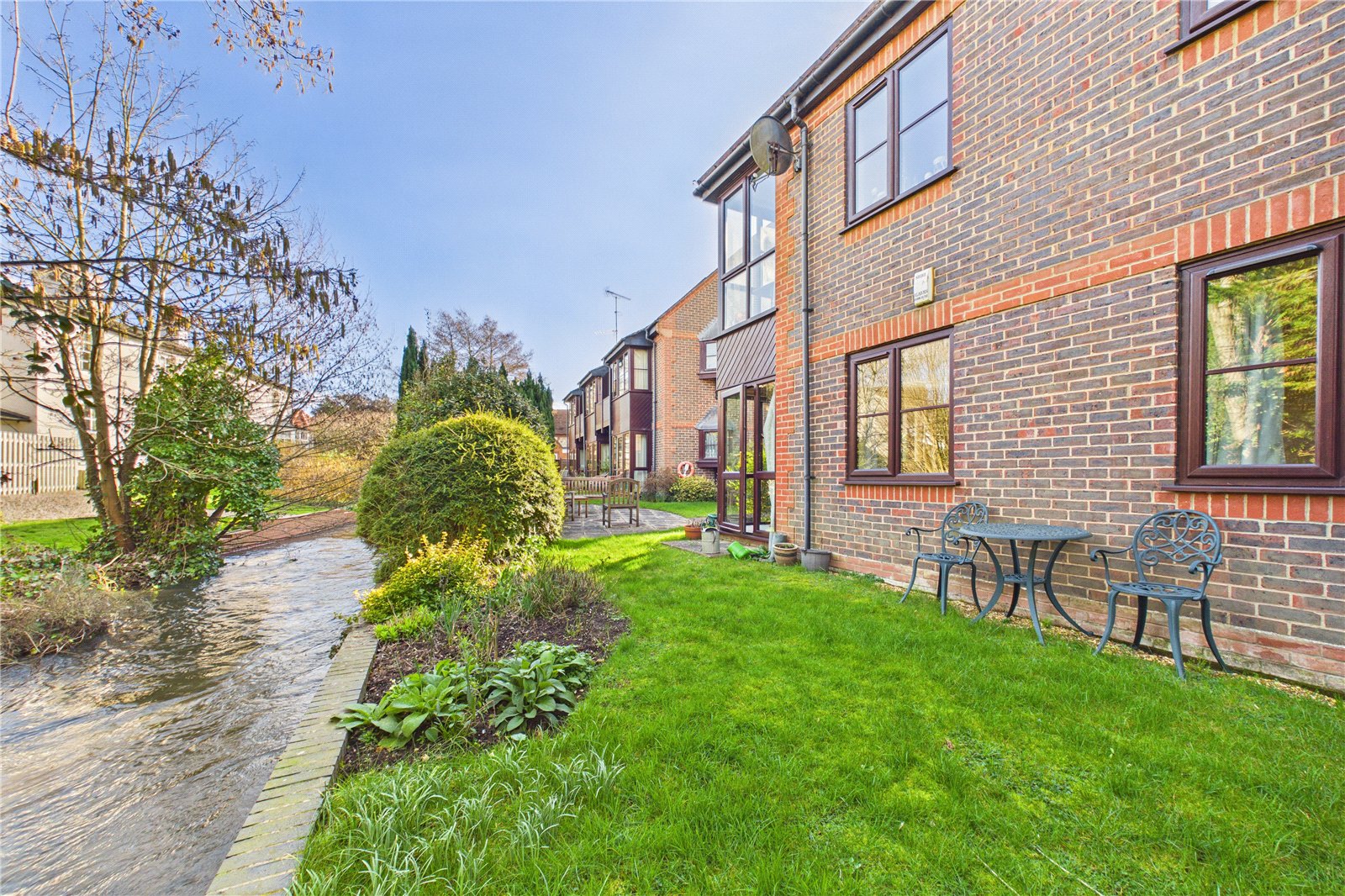 2 bedroom Flat for sale in Station Road, Pangbourne, Reading