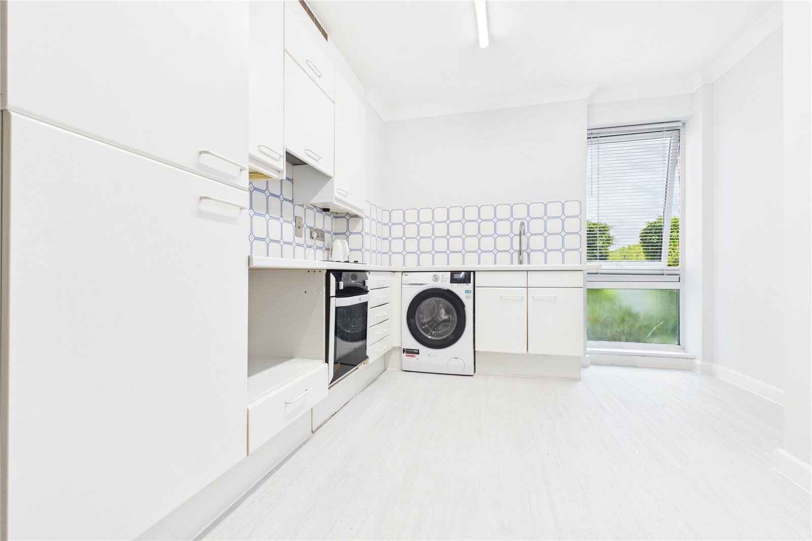2 bedroom Flat for sale in Pangbourne, Reading, Berkshire