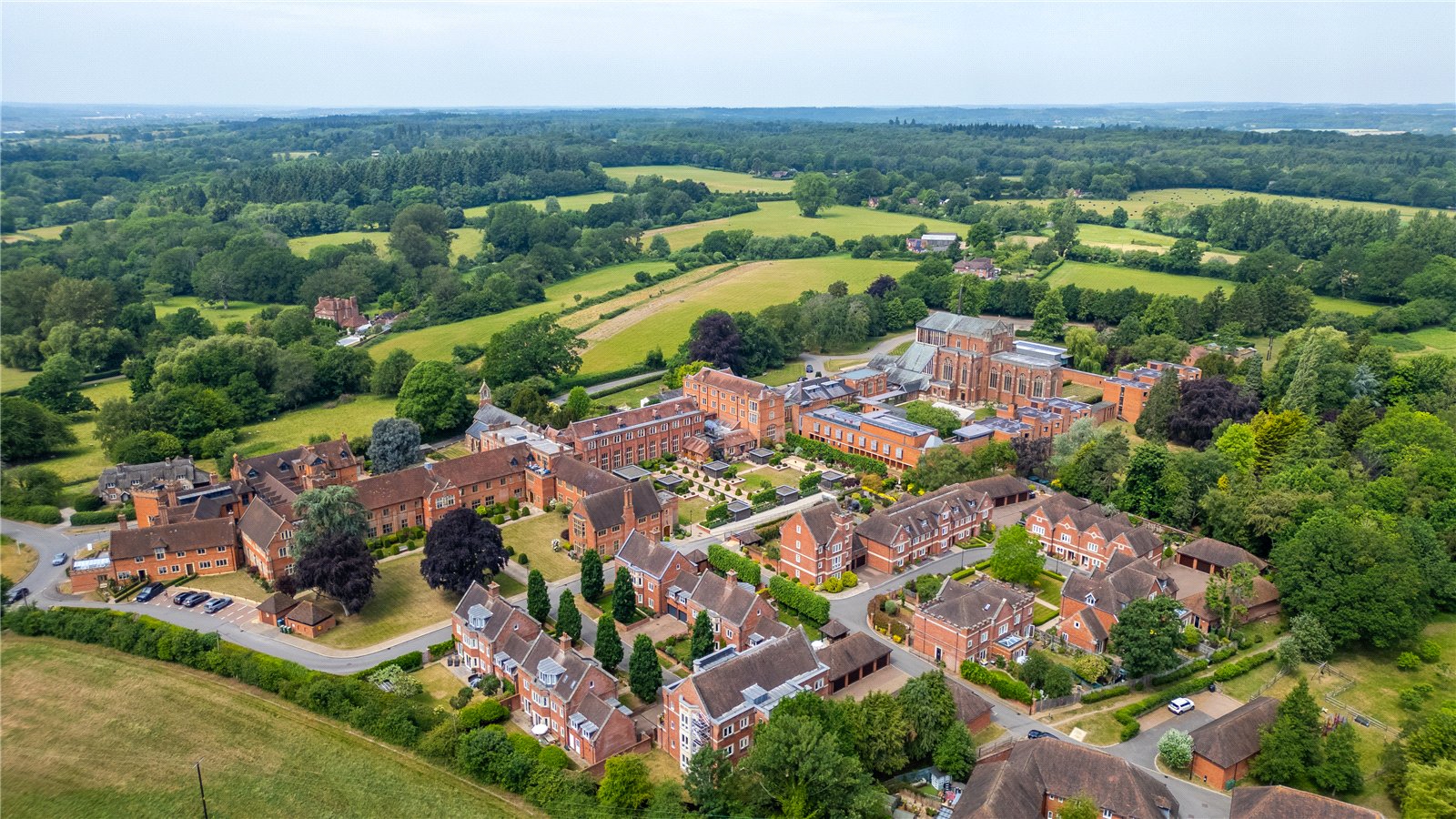 2 bedroom Flat for sale in Upper Woolhampton, Reading, Berkshire