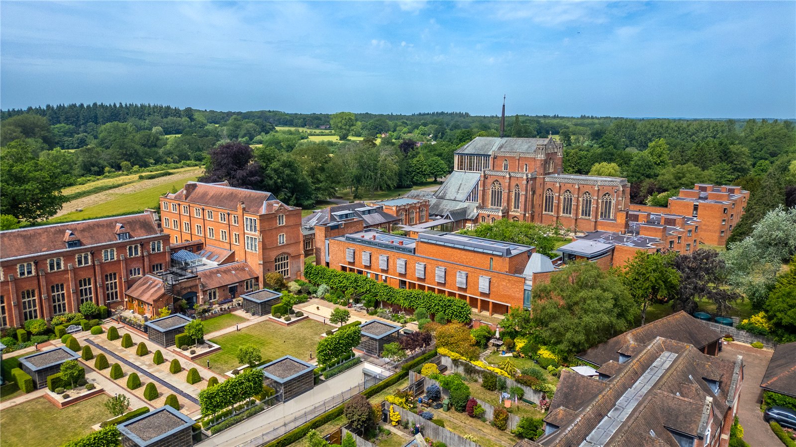 2 bedroom Flat for sale in Upper Woolhampton, Reading, Berkshire