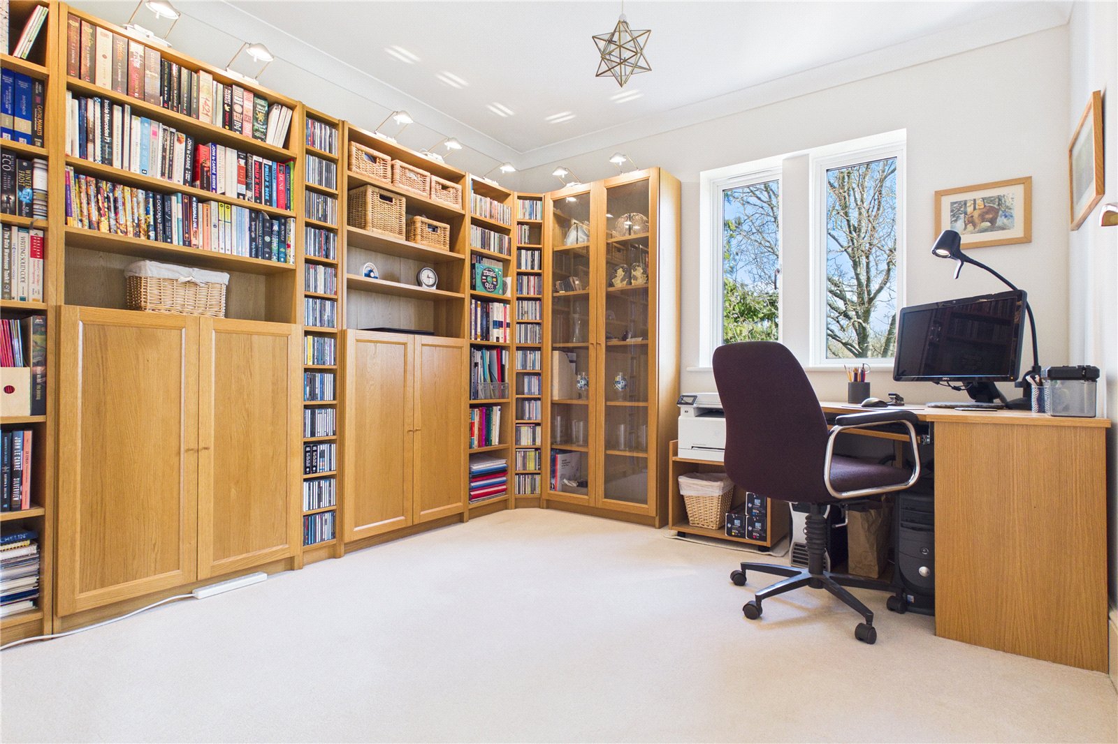 2 bedroom Flat for sale in Upper Woolhampton, Reading, Berkshire