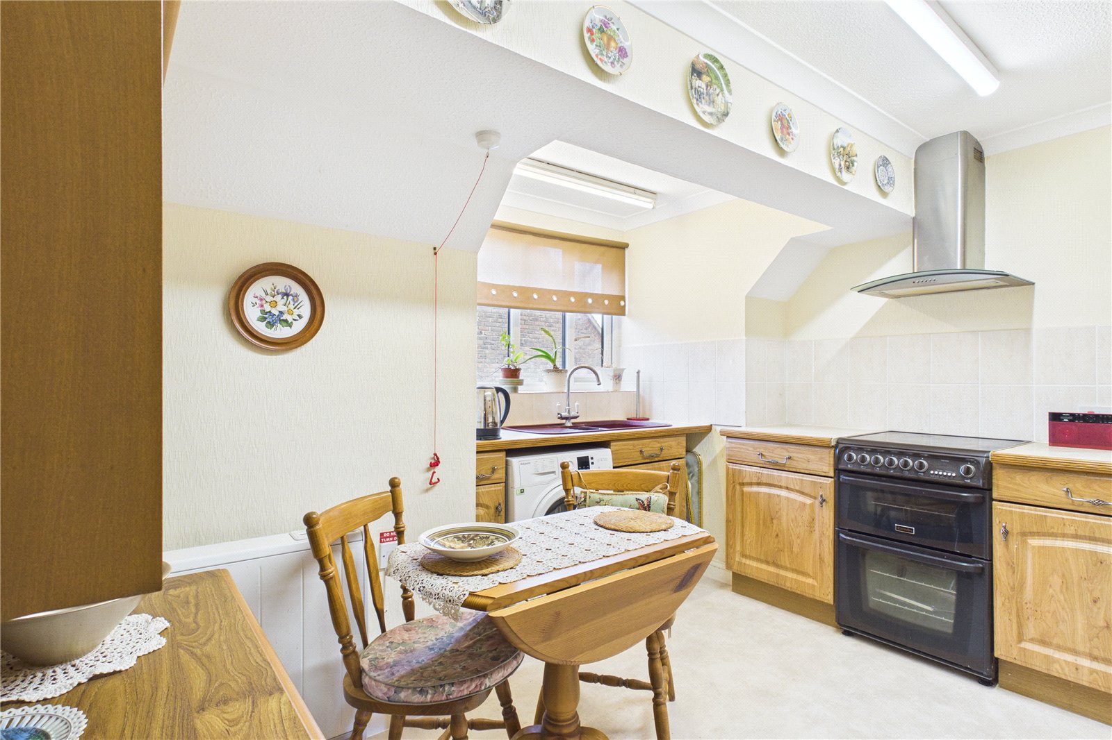 1 bedroom Flat for sale in Bath Road, Woolhampton, Reading