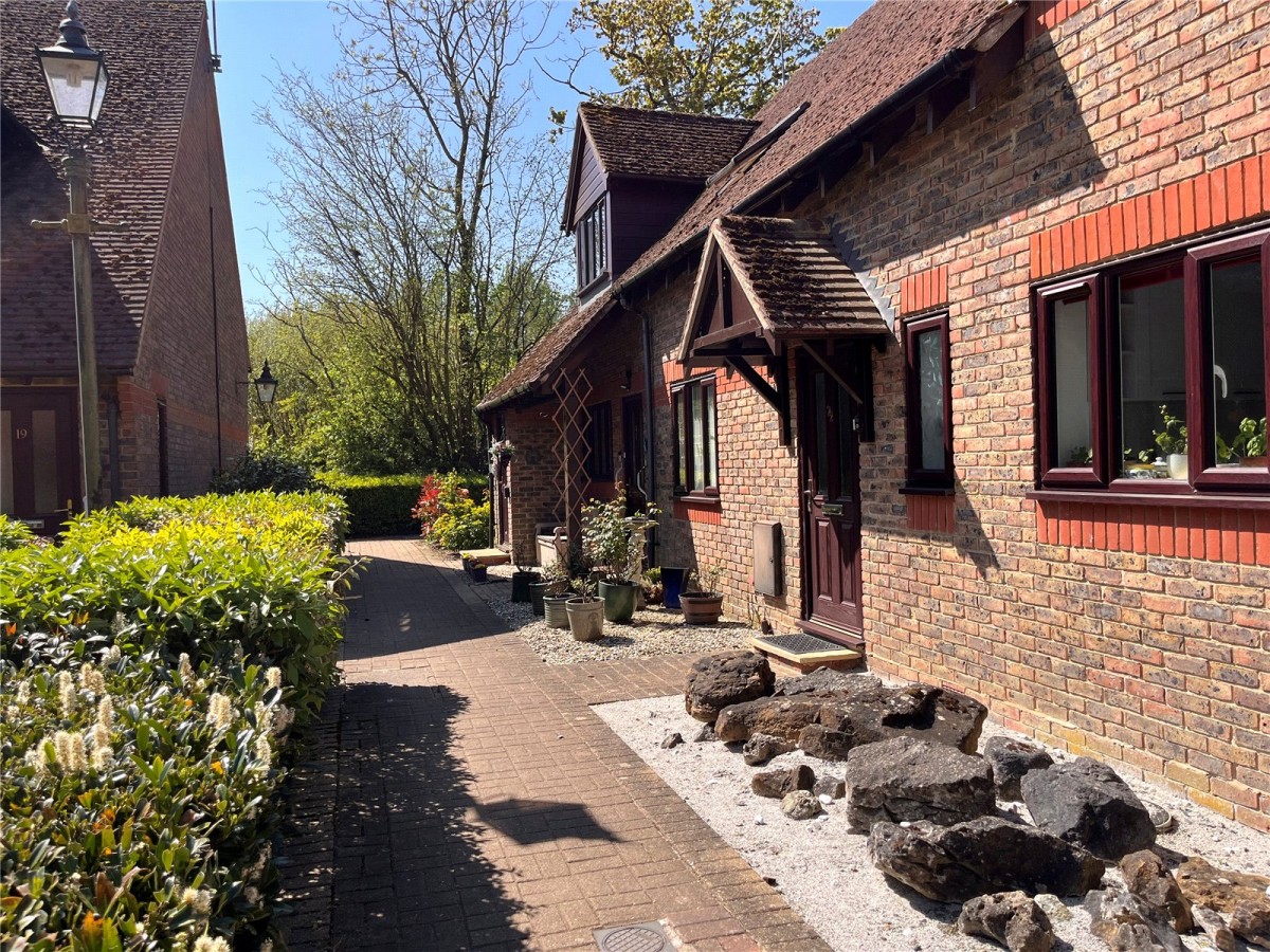Bath Road, Woolhampton, Reading