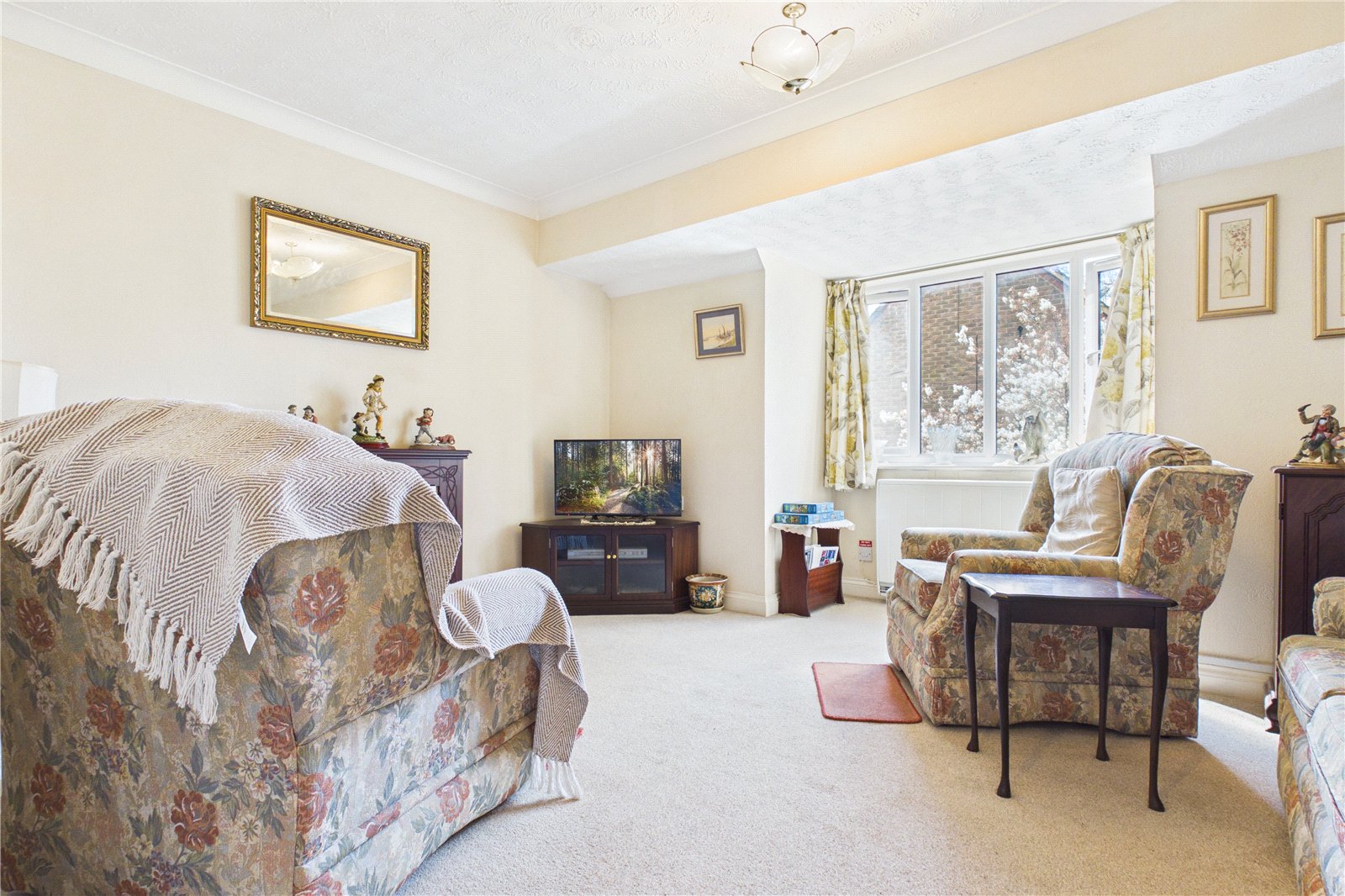 1 bedroom Flat for sale in Bath Road, Woolhampton, Reading