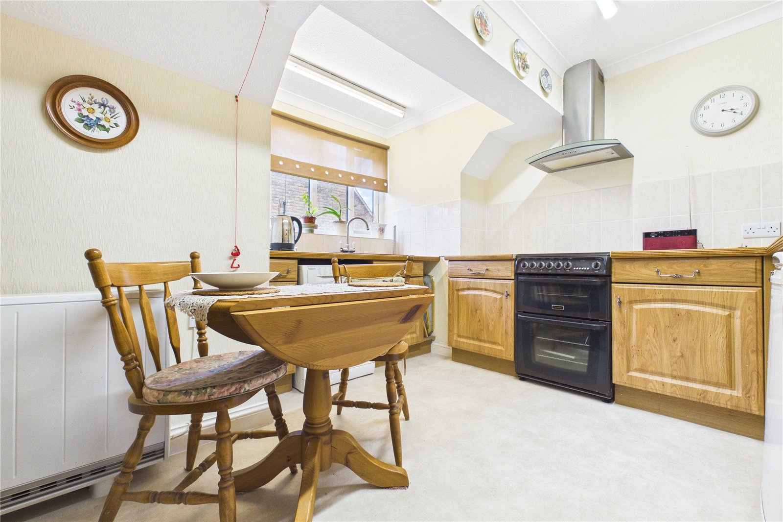 1 bedroom Flat for sale in Bath Road, Woolhampton, Reading