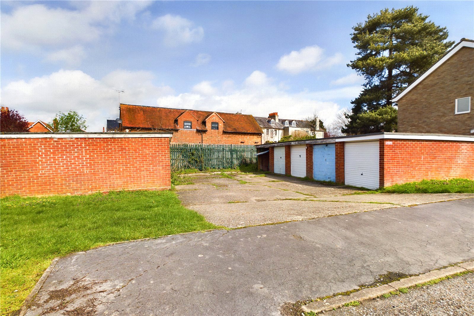 3 bedroom House for sale in Theale, Reading