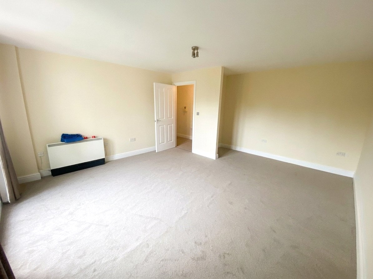 3 bedroom Flat to let in Reading