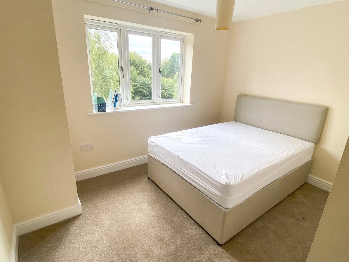3 bedroom Flat to let in Reading