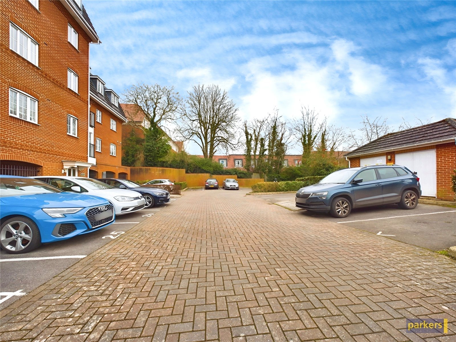 2 bedroom Flat for sale in Henley Road, Caversham, Reading