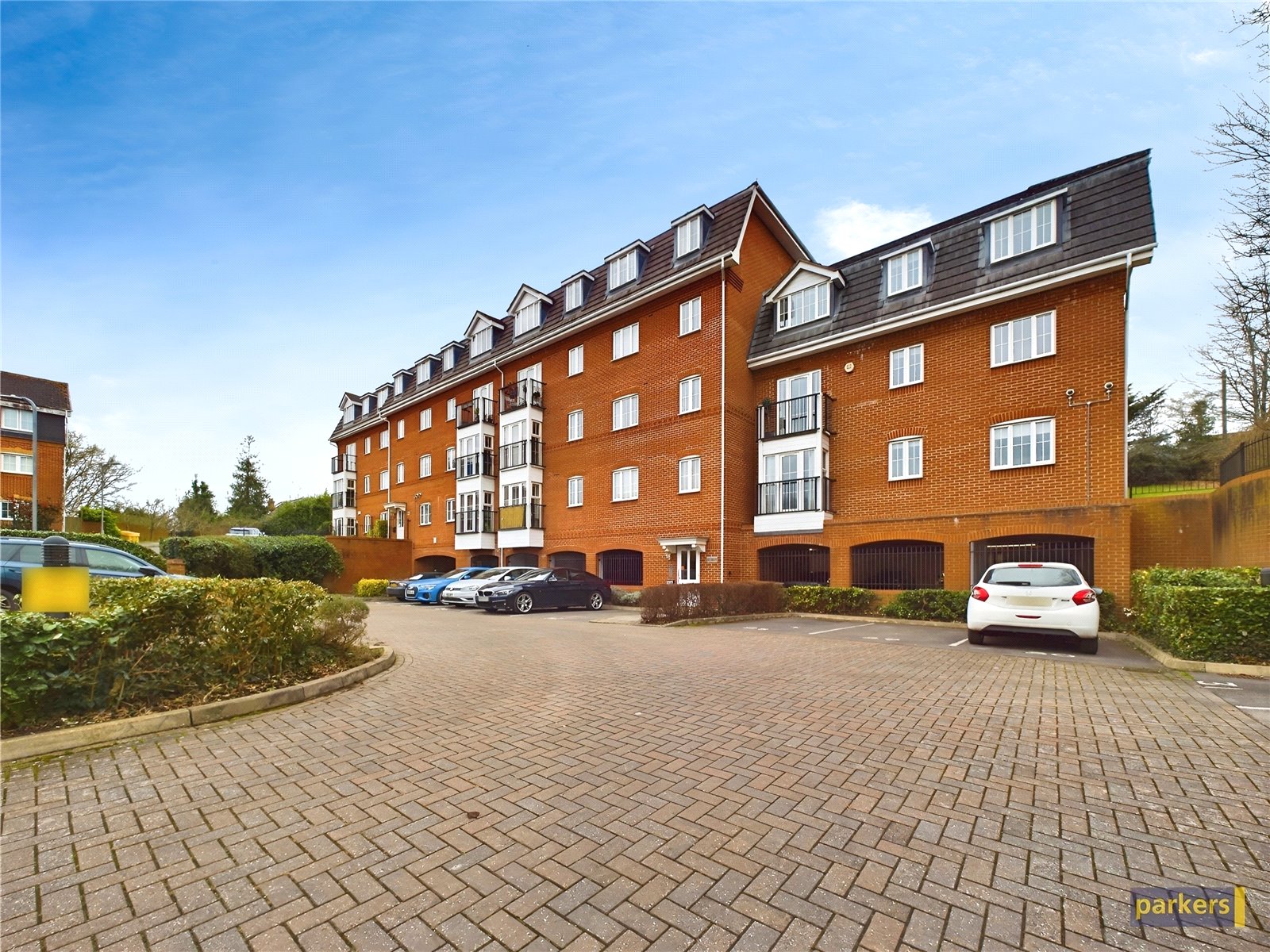 2 bedroom Flat for sale in Henley Road, Caversham, Reading