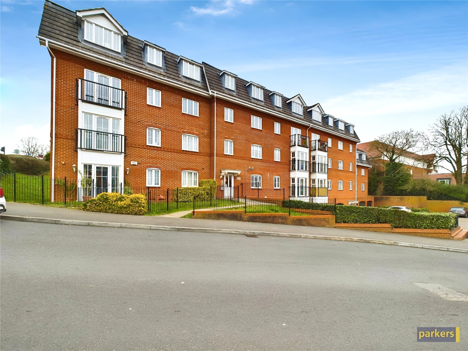 2 bedroom Flat for sale in Henley Road, Caversham, Reading