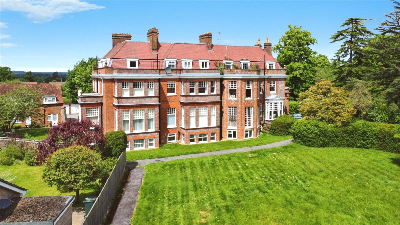 2 bedroom Flat for sale in Emmer Green, Reading, Berkshire
