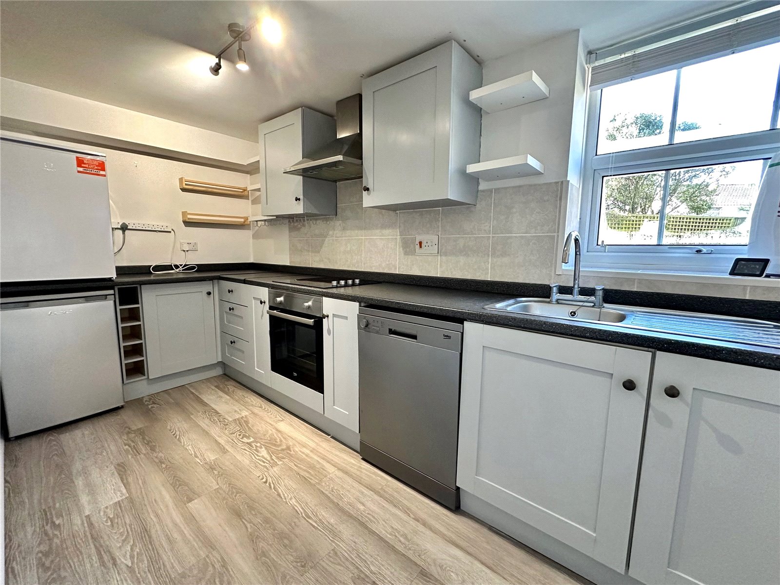 2 bedroom Flat for sale in Emmer Green, Reading, Berkshire