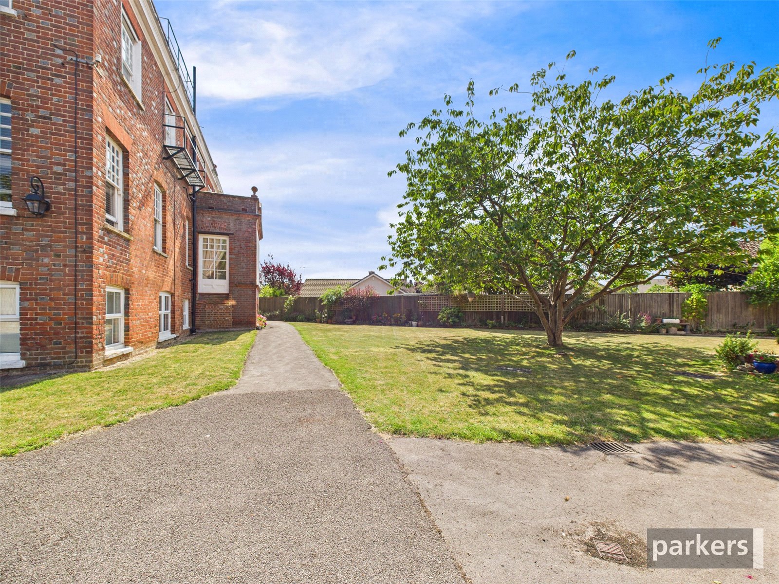 2 bedroom Flat for sale in Emmer Green, Reading, Berkshire
