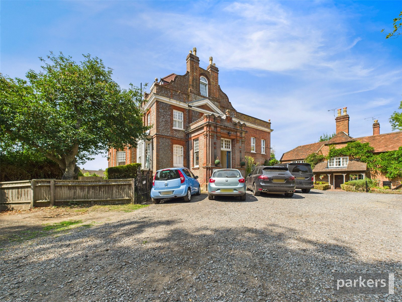 2 bedroom Flat for sale in Emmer Green, Reading, Berkshire