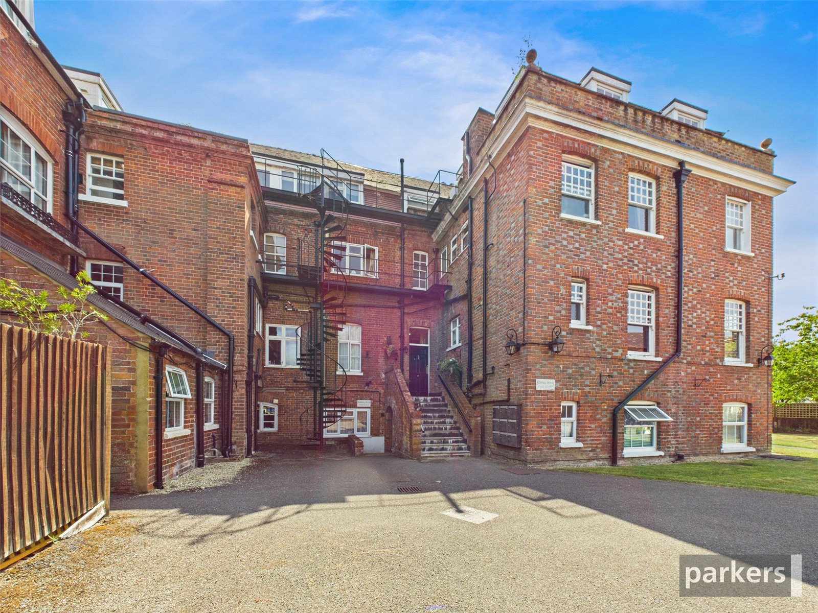 2 bedroom Flat for sale in Emmer Green, Reading, Berkshire