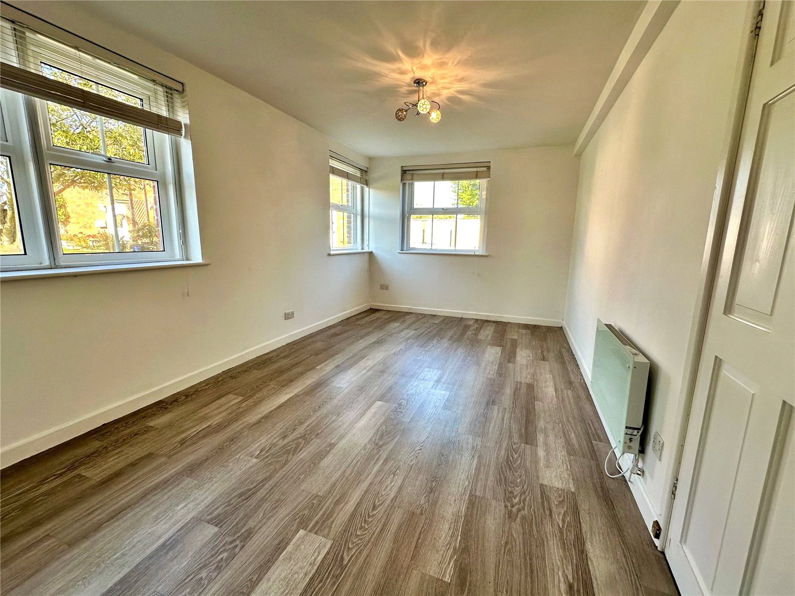 2 bedroom Flat for sale in Emmer Green, Reading, Berkshire