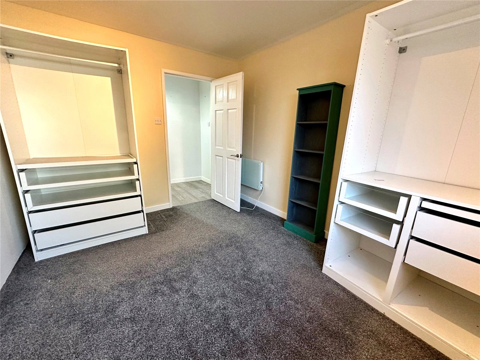 2 bedroom Flat for sale in Emmer Green, Reading, Berkshire