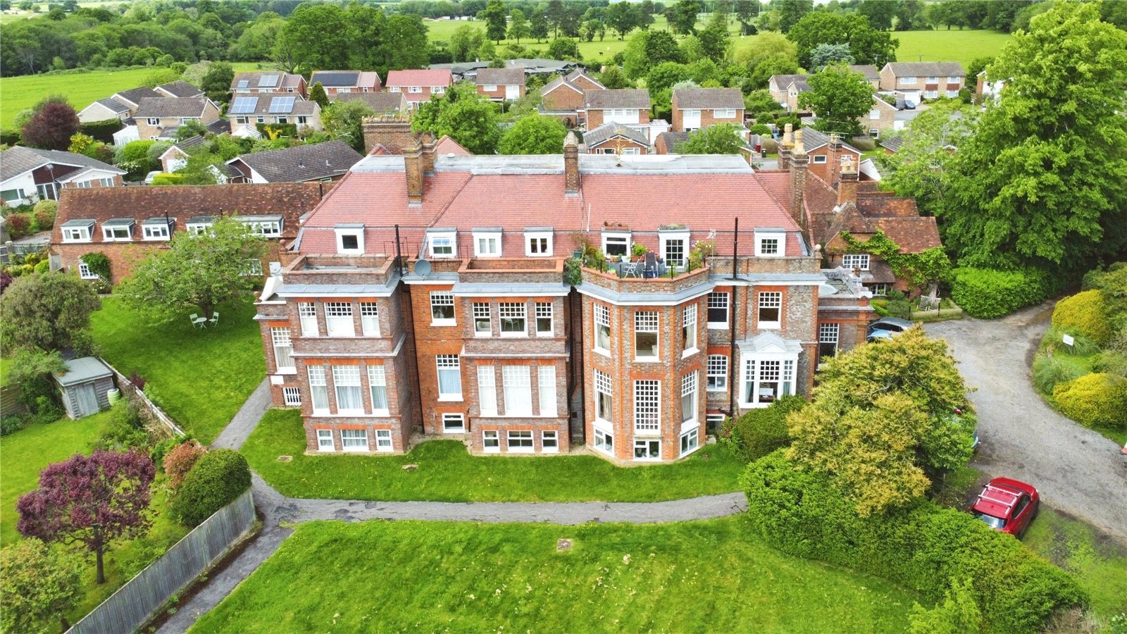 2 bedroom Flat for sale in Emmer Green, Reading, Berkshire