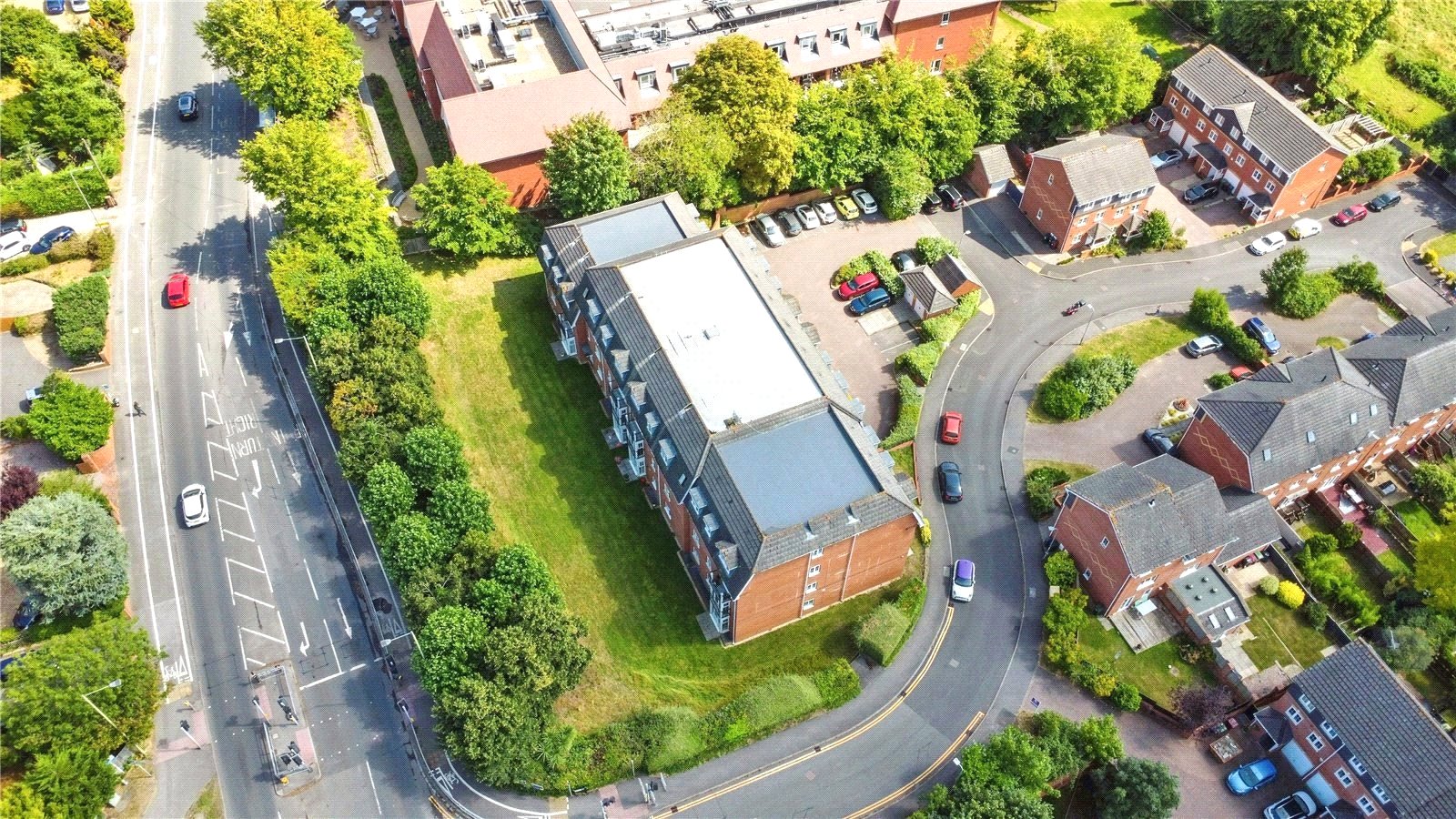 2 bedroom Flat for sale in Henley Road, Caversham, Reading