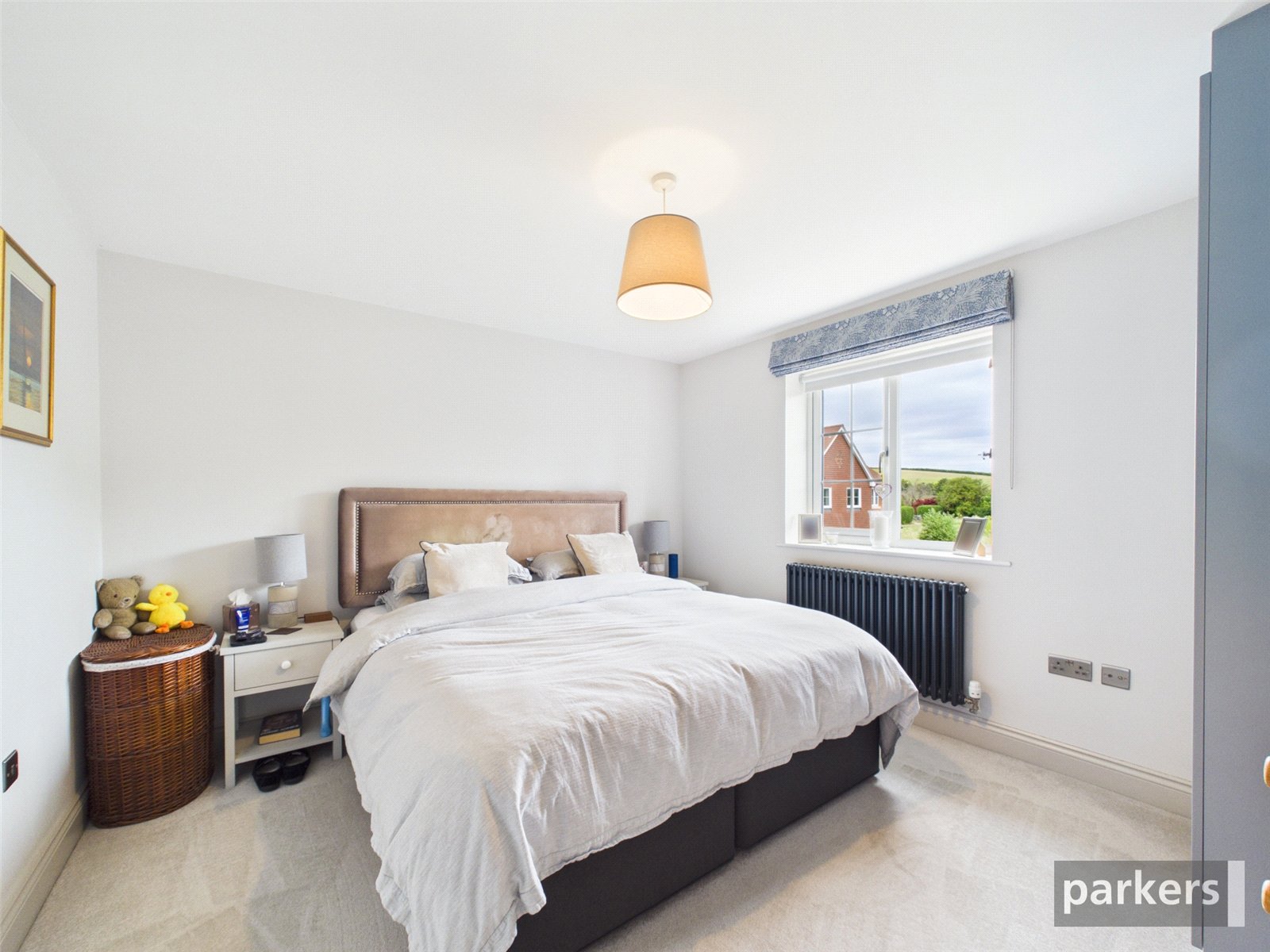 4 bedroom House for sale in Playhatch, Reading, Oxfordshire
