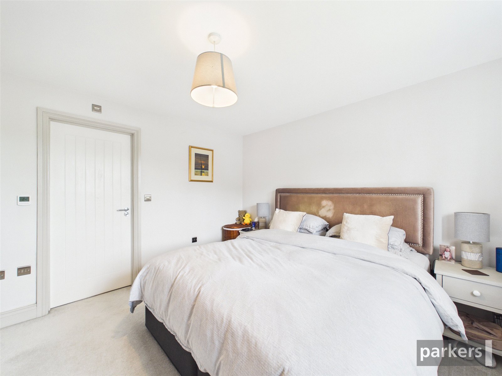 4 bedroom House for sale in Playhatch, Reading, Oxfordshire
