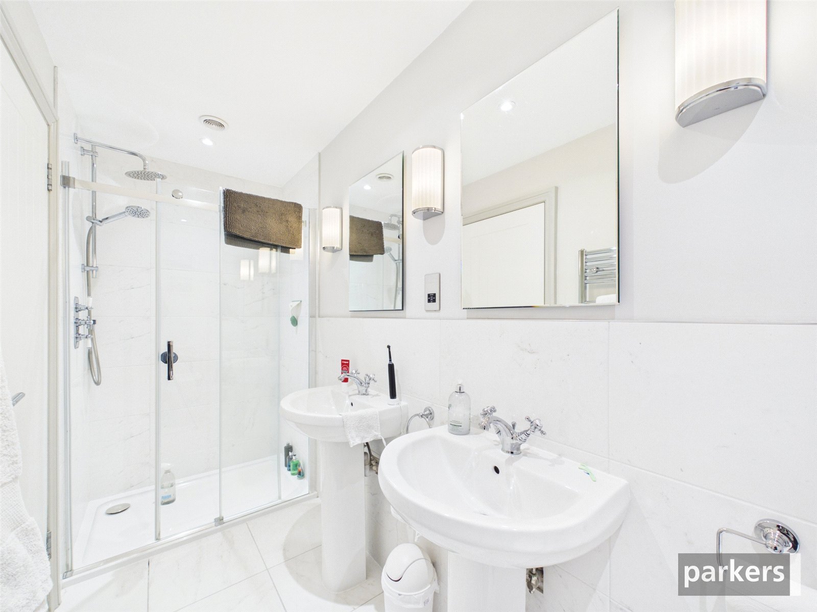 4 bedroom House for sale in Playhatch, Reading, Oxfordshire