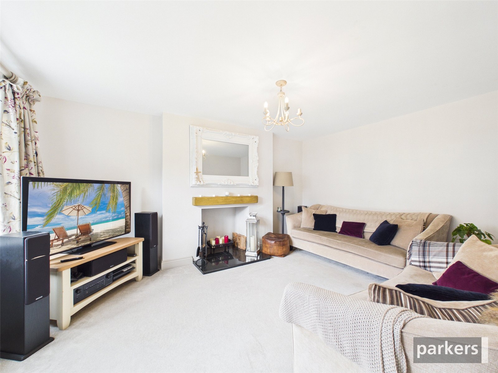 4 bedroom House for sale in Playhatch, Reading, Oxfordshire