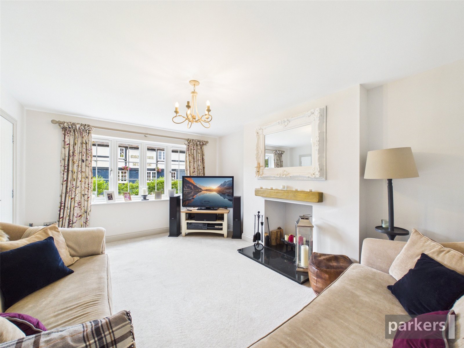 4 bedroom House for sale in Playhatch, Reading, Oxfordshire