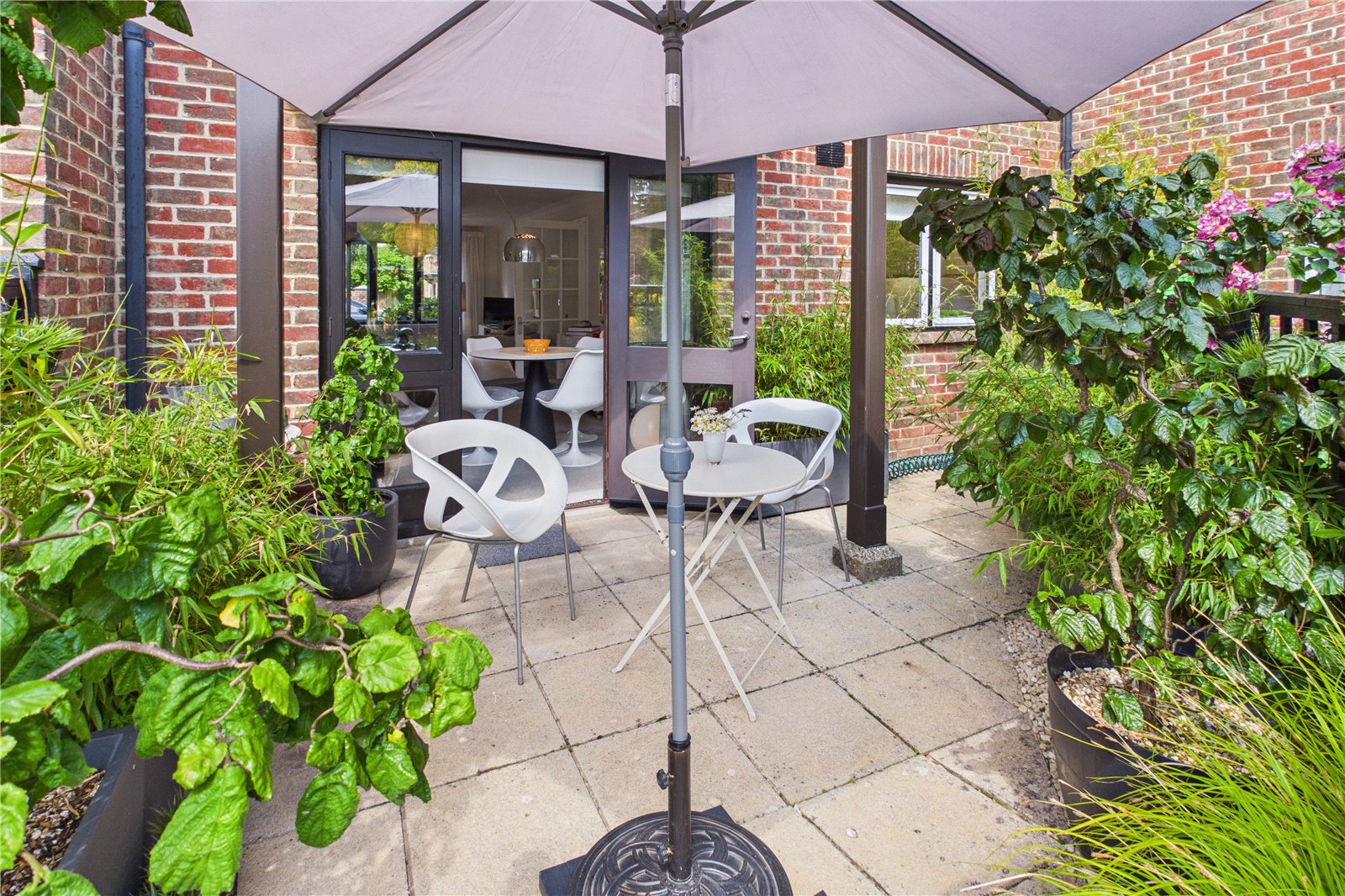 2 bedroom Flat for sale in East Ilsley, Newbury, Berkshire