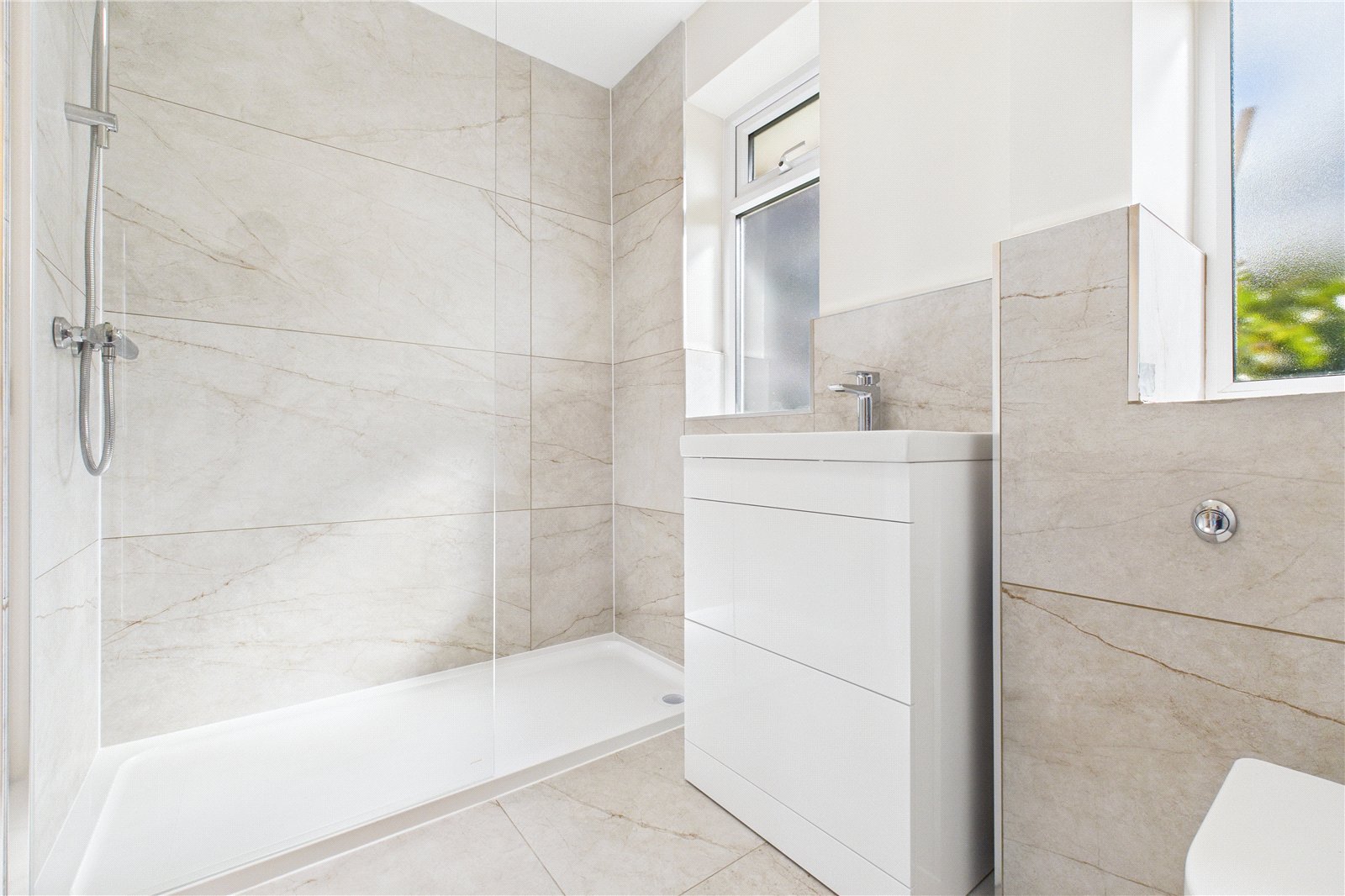 2 bedroom Bungalow for sale in Newbury, Berkshire