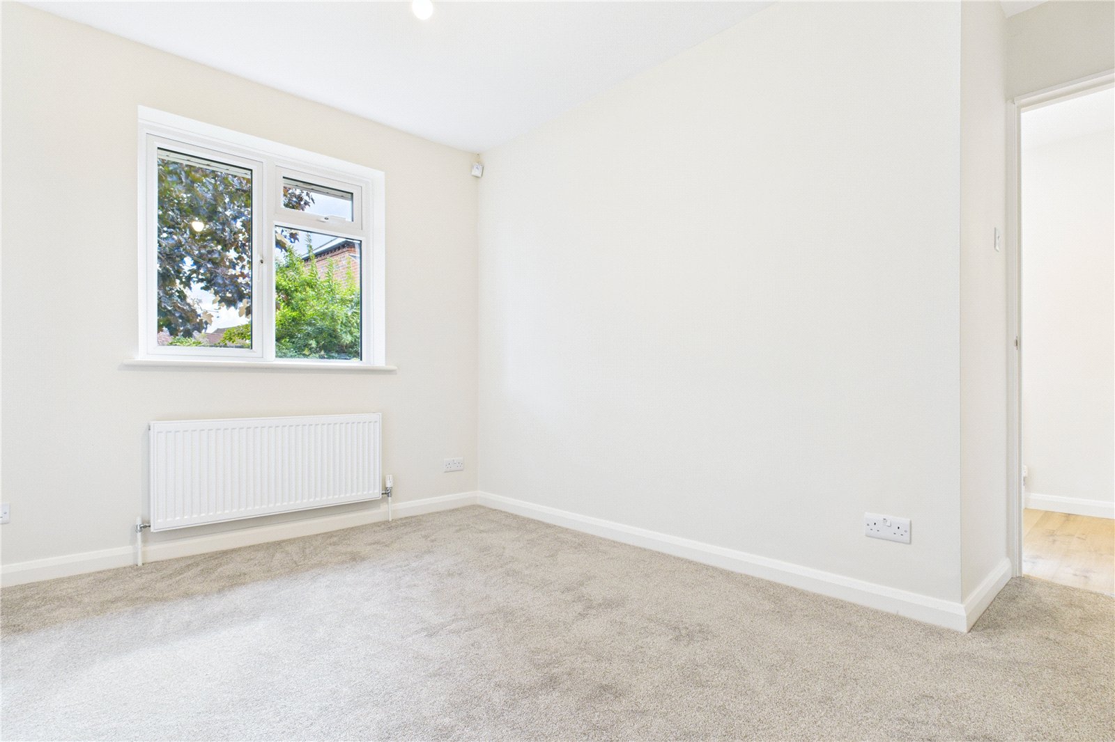2 bedroom Bungalow for sale in Newbury, Berkshire