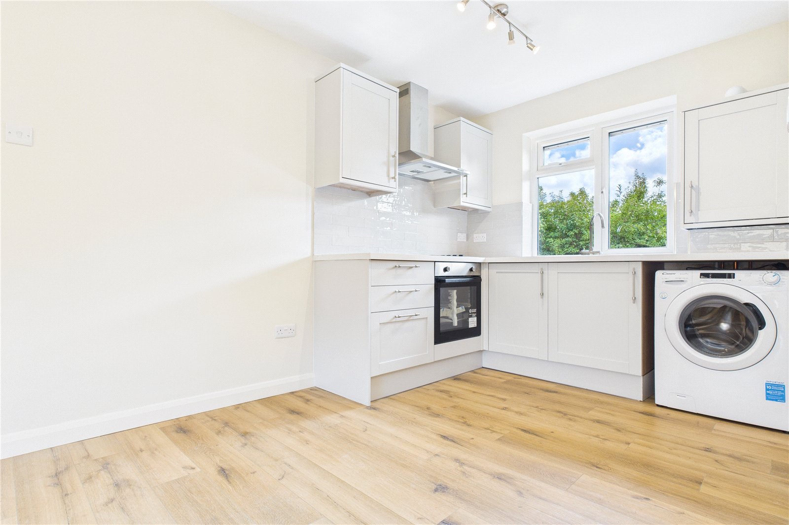 2 bedroom Bungalow for sale in Newbury, Berkshire
