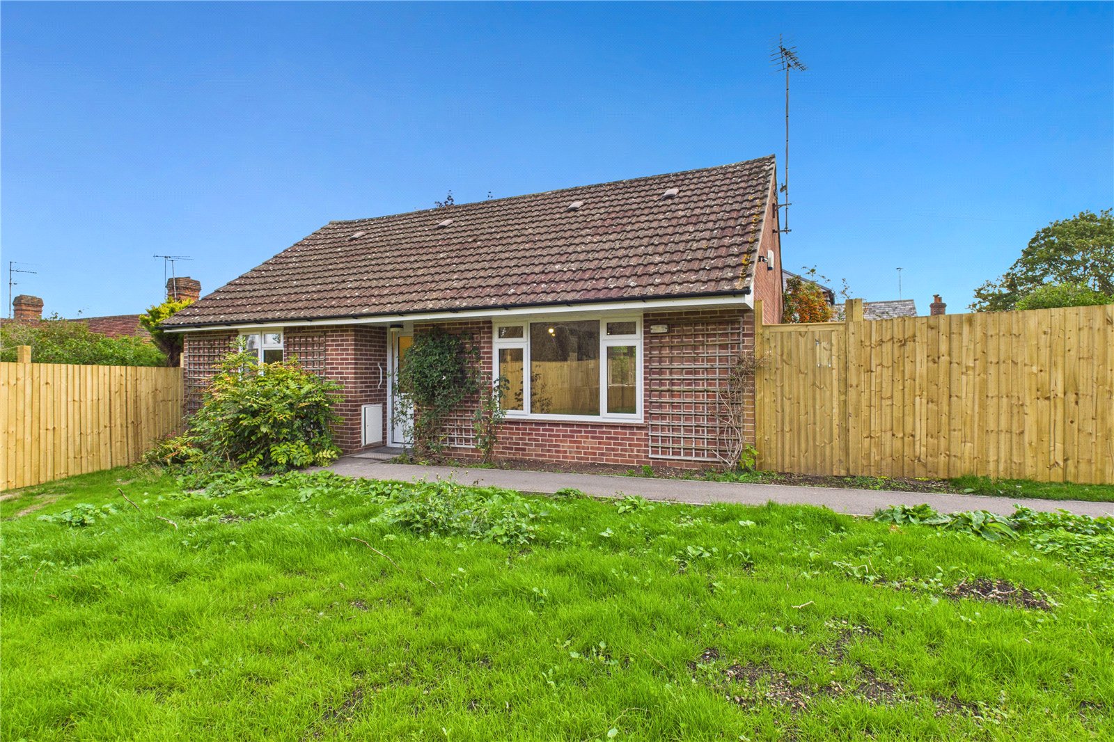 2 bedroom Bungalow for sale in Newbury, Berkshire