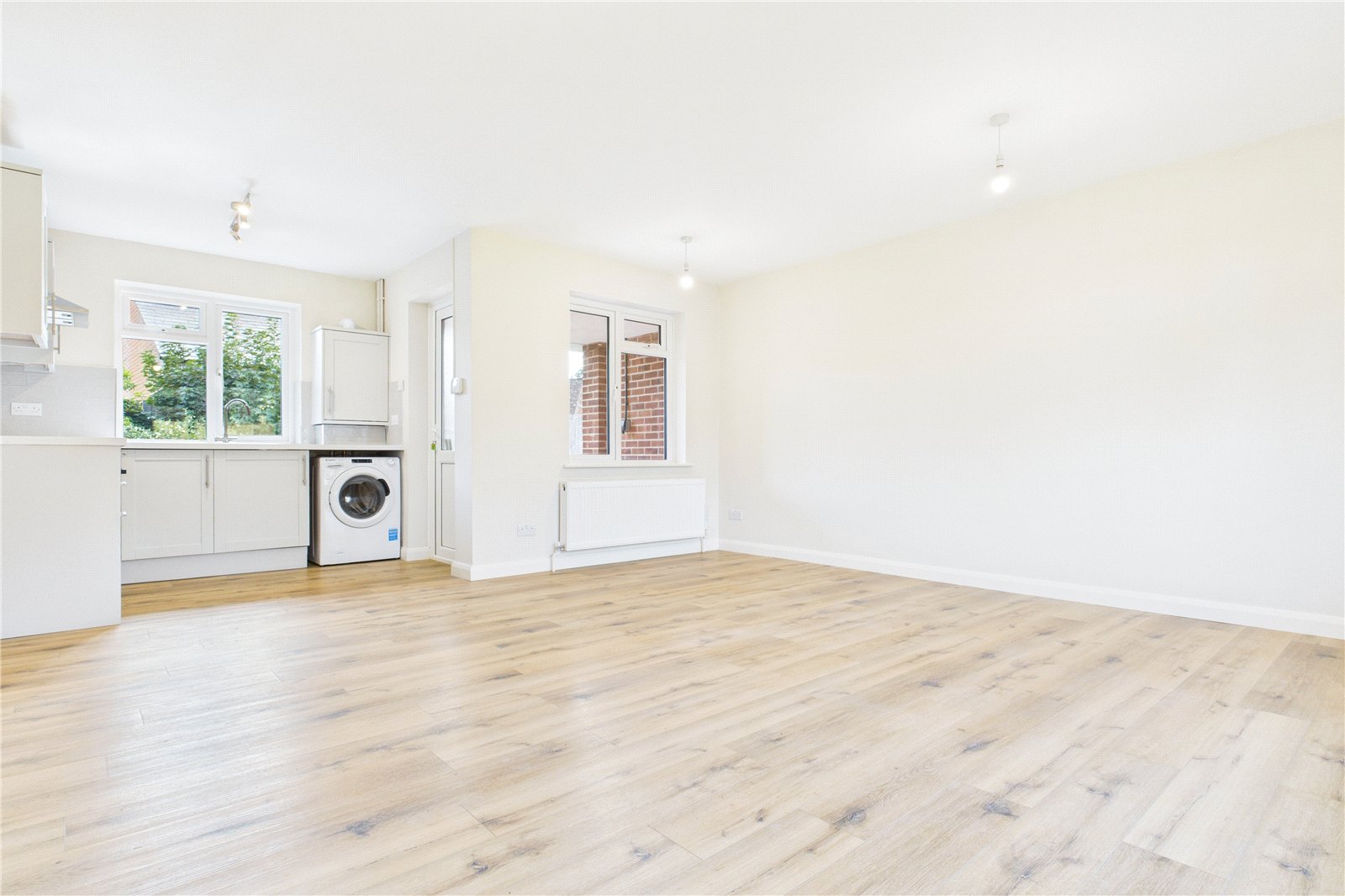 2 bedroom Bungalow for sale in Newbury, Berkshire