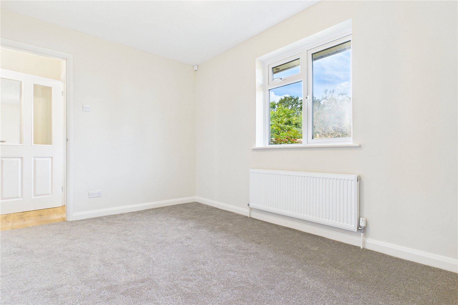 2 bedroom Bungalow for sale in Newbury, Berkshire