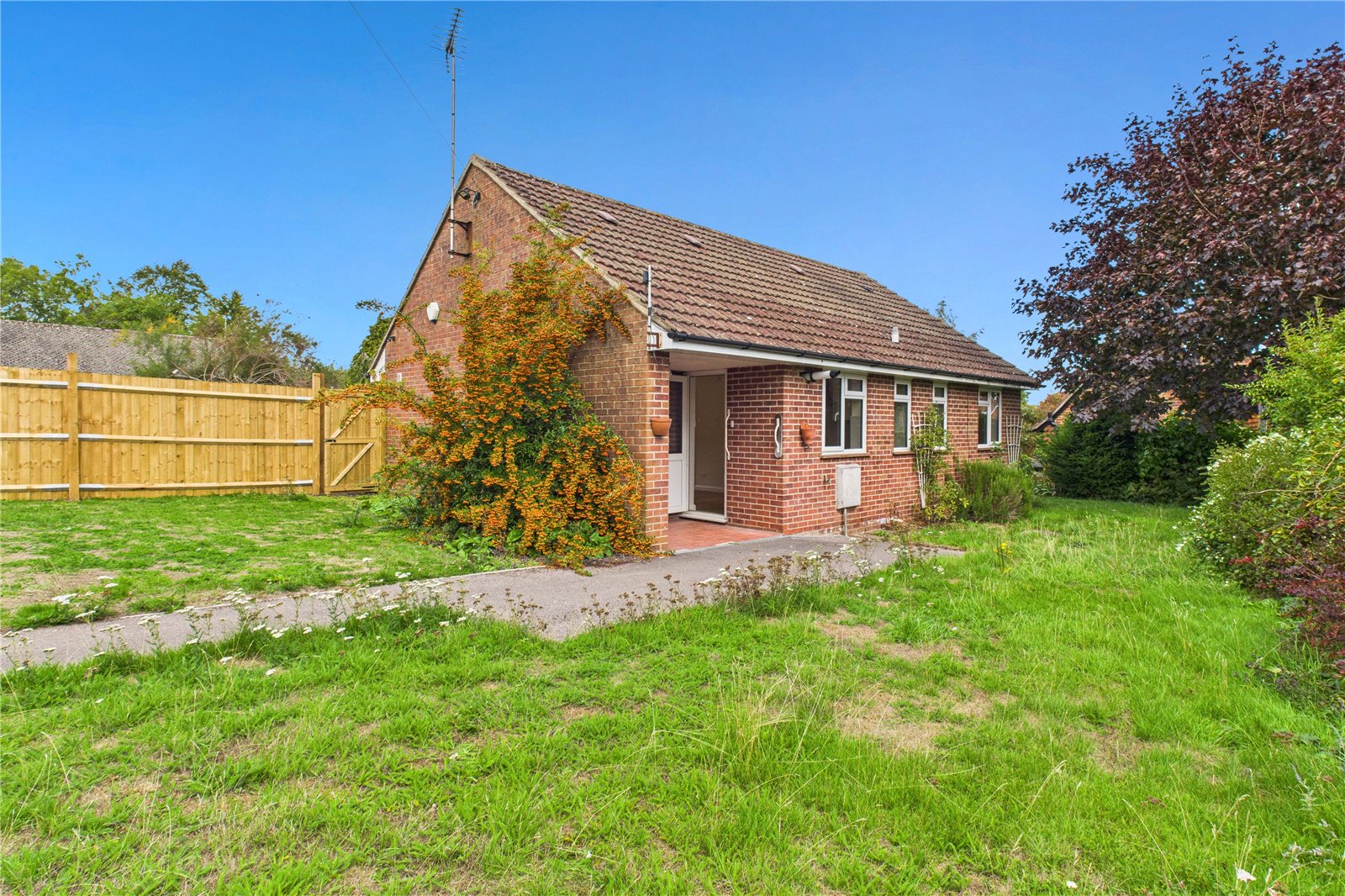 2 bedroom Bungalow for sale in Newbury, Berkshire