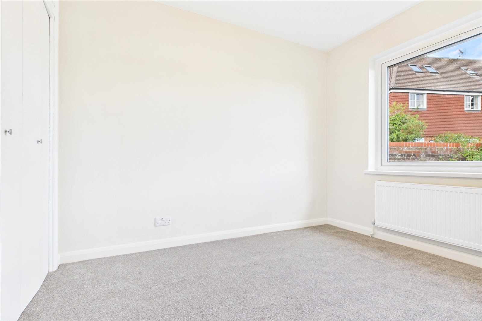 2 bedroom Bungalow for sale in Newbury, Berkshire